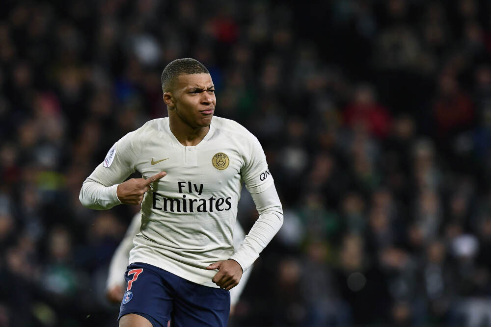 34股特大单净流入超2亿元